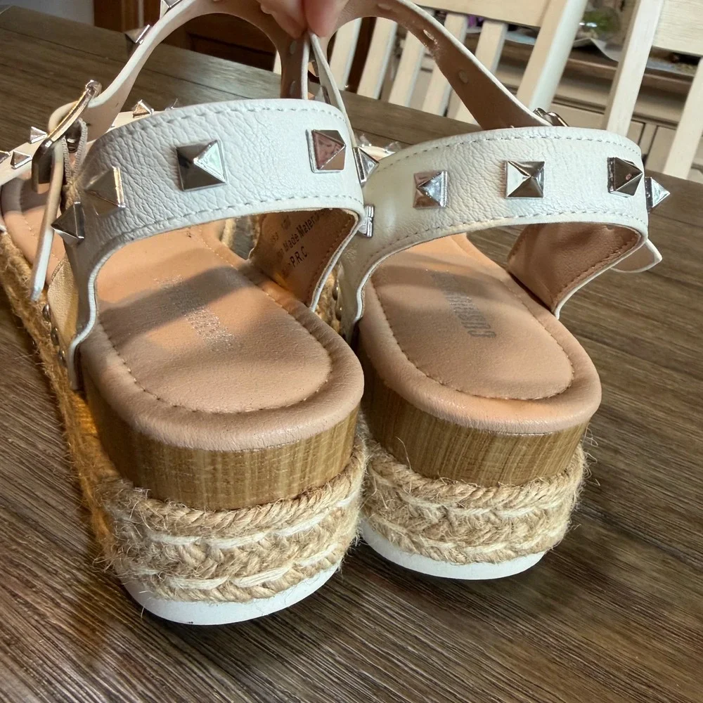 Cushionaire Melissa White Studded Espadrille Platform Wedge Chunky Sandals 10M‎